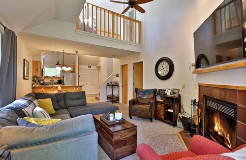 Killington Condo | Discover The Woods V8: 2BR Condo with Prime Amenities