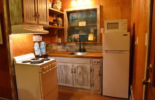 Reliance Cabin | Experience The Woodsman Cabin at Starr Mountain Retreat