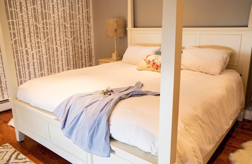 Woodstock Bed & Breakfast | Eco-Friendly Retreat at The Woodstocker B&B with Spa & Pool