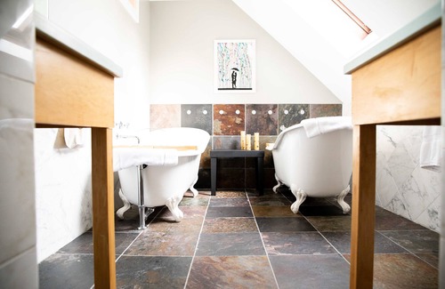 Woodstock Bed & Breakfast | Eco-Friendly Retreat at The Woodstocker B&B with Spa & Pool
