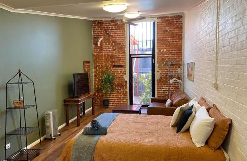 Bathurst Apartment | Discover The Wool Store: Family-Friendly 4-Star Retreat
