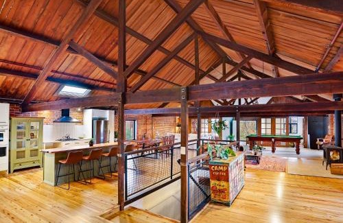 Bathurst Apartment | Discover The Wool Store: Family-Friendly 4-Star Retreat