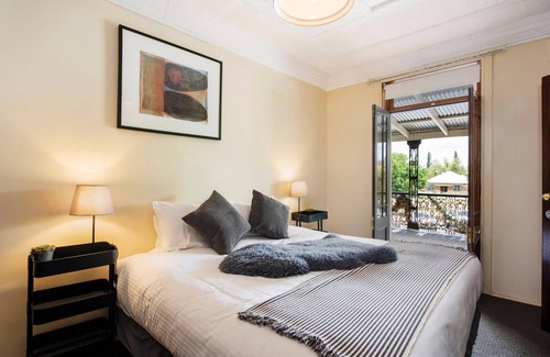 Central Mudgee Hotel | Discover The Woolpack Hotel: Family-Friendly Dining Awaits