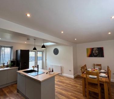 Doncaster House | Unforgettable Stays at The Wootton House: 4-Star Comfort