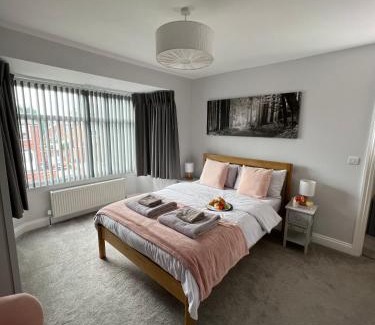 Doncaster House | Unforgettable Stays at The Wootton House: 4-Star Comfort