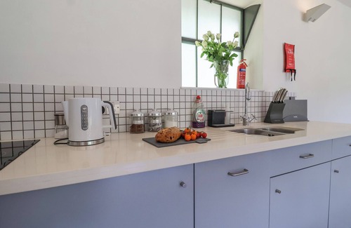 Woodbridge Cottage | Cozy Retreat at The Workshop, Badingham with Open Fire