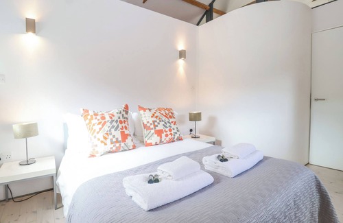 Woodbridge Cottage | Cozy Retreat at The Workshop, Badingham with Open Fire