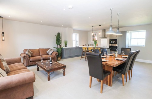 Northallerton Cottage | Experience The Workshop: Pet-Friendly Retreat in Darlington