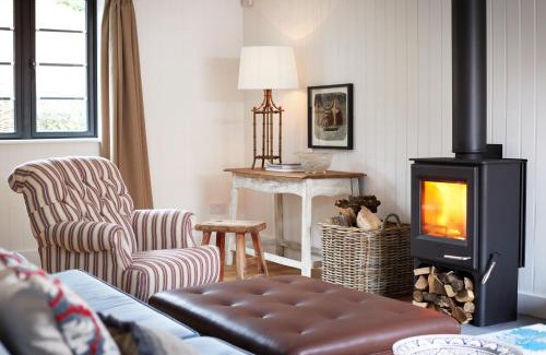 Fakenham House | Pet-Friendly Retreat: The Workshop with 9.6 Guest Rating