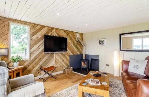 Abergavenny House | Family-Friendly Retreat at The Workshop - Rated 10/10