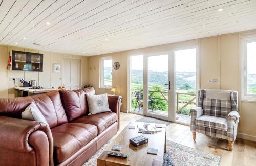 Abergavenny House | Family-Friendly Retreat at The Workshop - Rated 10/10