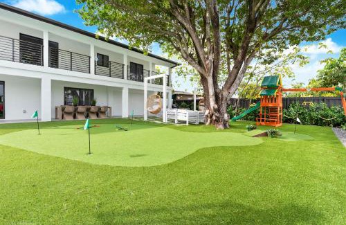 Ludlam House | Experience The World Mansion: Heated Pool & Canal Views