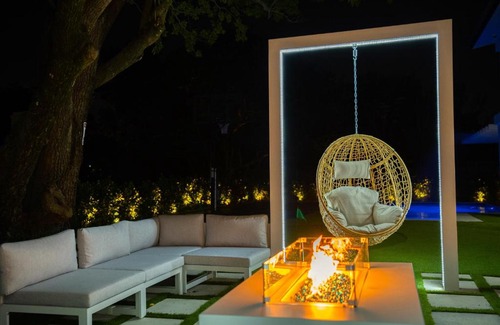Ludlam House | Experience The World Mansion: Heated Pool & Canal Views