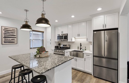University District Apartment | Guest Rated 10/10: The Worthington with Pet-Friendly Amenities