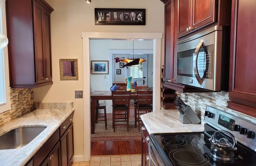 Mount Dora Cottage | Discover THE WOW COTTAGE: Spa & Breakfast in Historic Mount Dora