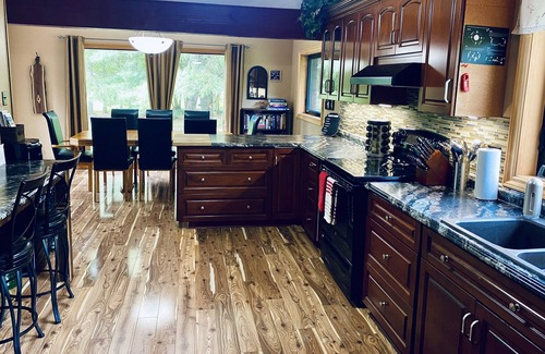 McKellar Cottage | Unwind at The Wraight Escape Cottage - Family Oasis Awaits