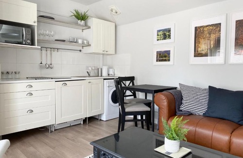 Ashby Woulds Apartment | Pet-Friendly Comfort at The Wren – Rated 9/10 by Guests