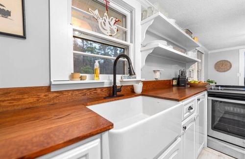 Bethera House | Cozy Wrenn's Nest: Your Pet-Friendly Forest Escape
