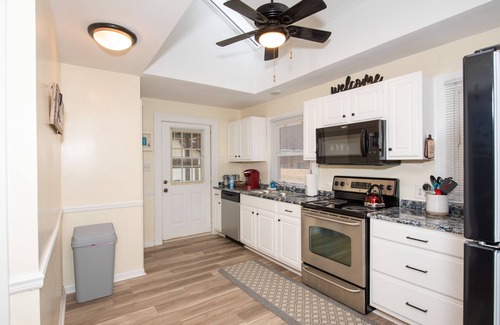 Dayton House | Top-Rated Wright Bungalow: Ocean View & Spa near WSU