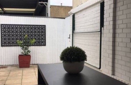 Adelaide Central Business District Apartment | Stylish Central Chinatown Home with Family-Friendly Amenities