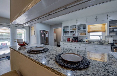 Forest Lake House | Book The Wright Spot - Ideal for Football Fans Near Campus!