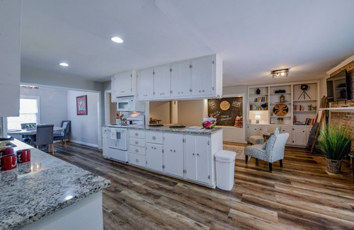 Forest Lake House | Book The Wright Spot - Ideal for Football Fans Near Campus!