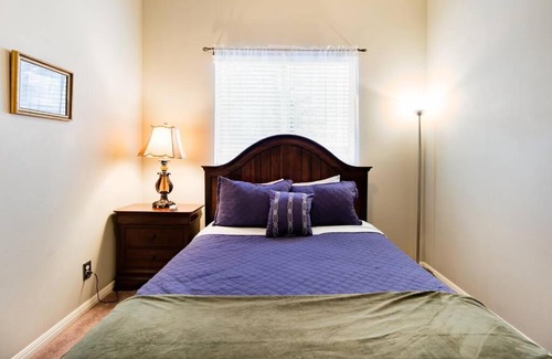Cedar Park House | Ideal Getaway at The Writer House: Office & King Bed