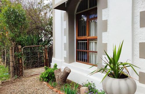Bedford Apartment | The Writer's House Cottages