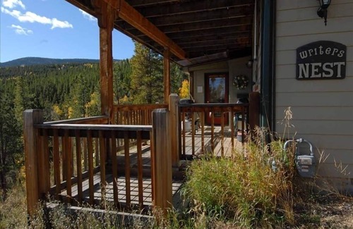Evergreen Cabin | Romantic Escape at The Writers Nest with Spa & Breakfast