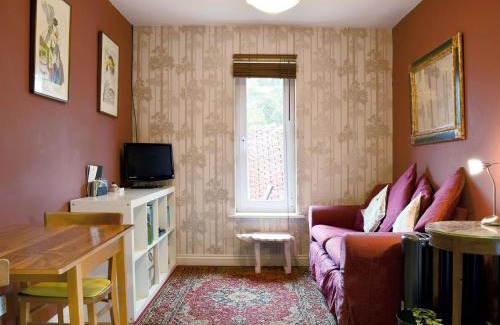 Barford House | Pet-Friendly Getaway at The Writing Room - Rated 8.2/10