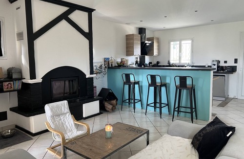 Saint-Macaire House | Discover The yéyé House: Pet-Friendly Family Retreat