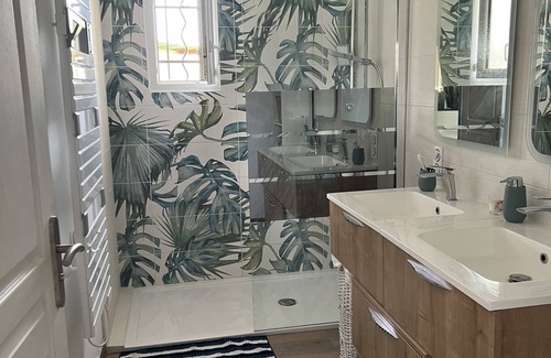 Saint-Macaire House | Discover The yéyé House: Pet-Friendly Family Retreat