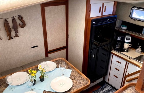 Antioch Boat Rental | Experience The Yacht @ The Cottages on Petite Lake