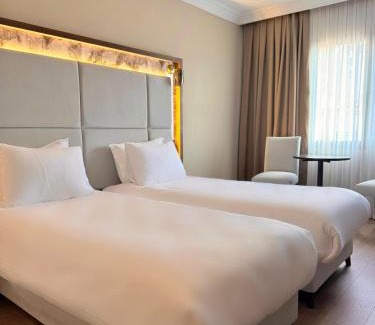 Konak Hotel | Discover The Yalı Konak Hotel İzmir - Pet Friendly Retreat