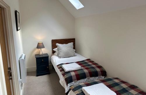 Sherborne House | Pet-Friendly Haven: Discover The Yard House, 4-Star Comfort