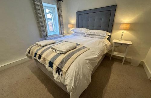 Sherborne House | Pet-Friendly Haven: Discover The Yard House, 4-Star Comfort