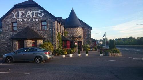 Curry Hotel | Comfortable Stay at The Yeats County Inn Hotel with Breakfast
