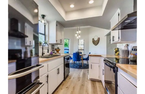 Norman House | Exceptional Amenities at The Yellow Door - West Side Retreat
