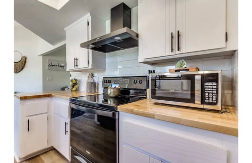 Norman House | Exceptional Amenities at The Yellow Door - West Side Retreat