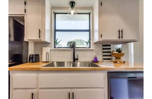Norman House | Exceptional Amenities at The Yellow Door - West Side Retreat