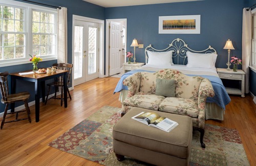 Waynesville Bed & Breakfast | Experience The Yellow House on Plott Creek Road - 4-Star Retreat