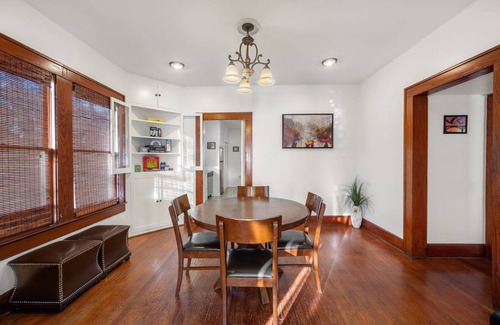 Travis Heights House | The Yellow Rose of SoCo:Charming Home Steps from South Congress and 1 mile to Downtown