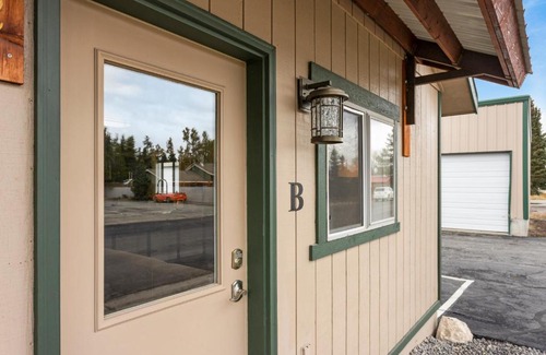 West Yellowstone Apartment | Discover The Yellowstone Hideaway Unit B - Child Friendly Stay