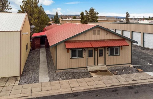 West Yellowstone Apartment | Discover The Yellowstone Hideaway Unit B - Child Friendly Stay