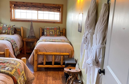 Phelps Bed & Breakfast | Elegant Yorkshire Inn: Top-Rated with Family-Friendly Amenities