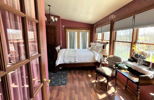 Phelps Bed & Breakfast | Elegant Yorkshire Inn: Top-Rated with Family-Friendly Amenities