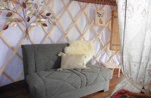East Huntspill Ski Chalet | Modern Yurt Getaway with Four Poster Bed & Family-Friendly Amenities