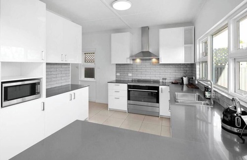 Blair Athol House | Discover The Zebra: 4 Bedrooms, Pet-Friendly & Wi-Fi