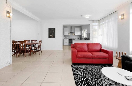 Blair Athol House | Discover The Zebra: 4 Bedrooms, Pet-Friendly & Wi-Fi