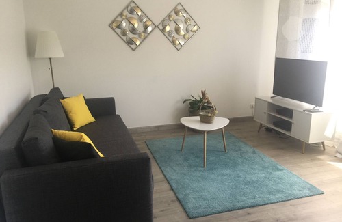 Sablon Apartment | Ideal Stay at The Zeloxel: Near Train Station & City Center